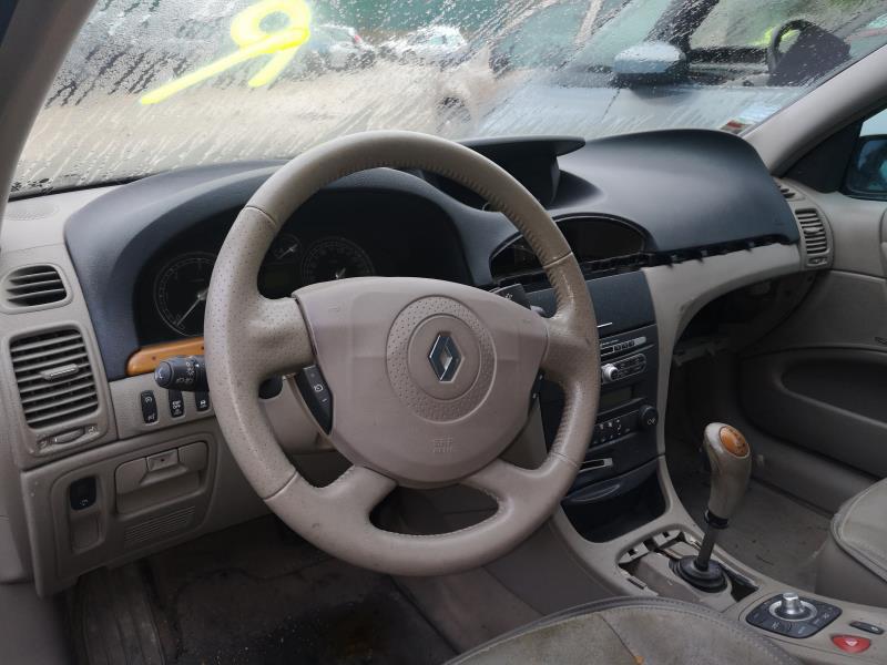 Image Feu arriere secondaire droit (feux) - RENAULT LAGUNA 2