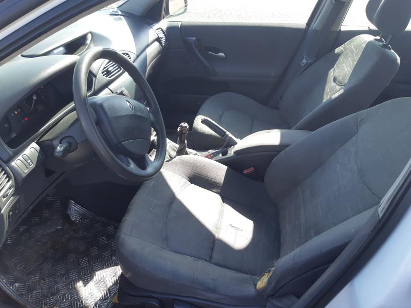 Image Feu arriere principal droit (feux) - RENAULT LAGUNA 2