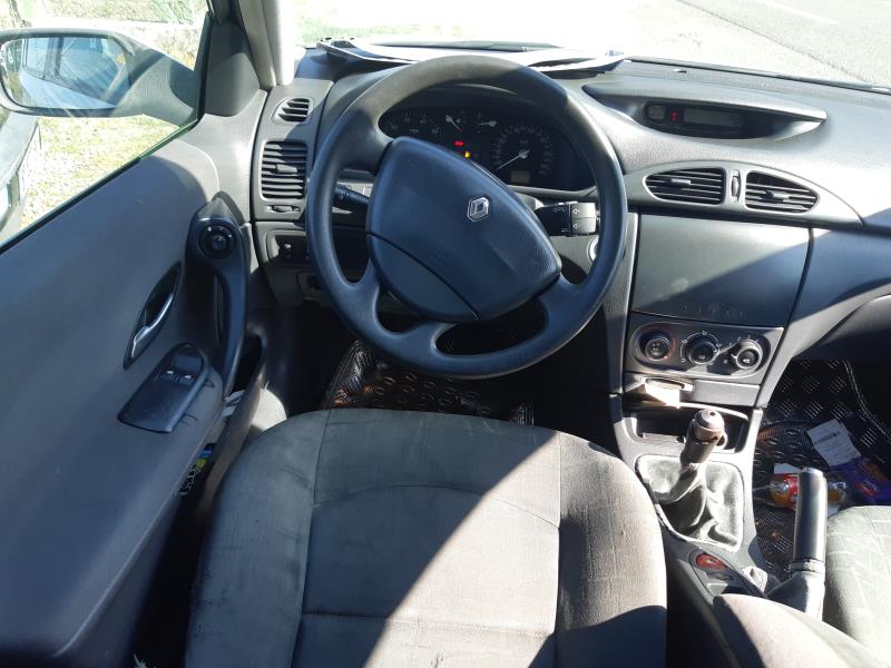 Image Feu arriere principal droit (feux) - RENAULT LAGUNA 2