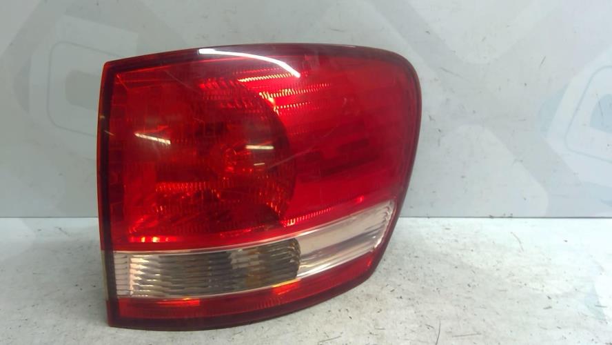 Image Feu arriere principal droit (feux) - TOYOTA AVENSIS VERSO