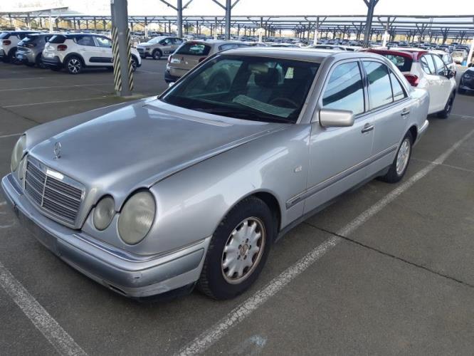 Image Feu arriere secondaire droit (feux) - MERCEDES CLASSE E 210