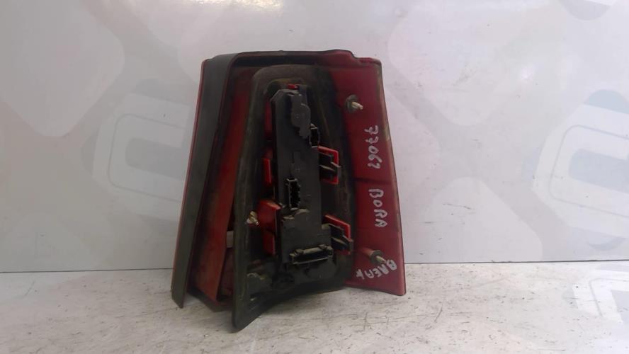 Image Feu arriere principal gauche (feux) - VOLKSWAGEN BORA