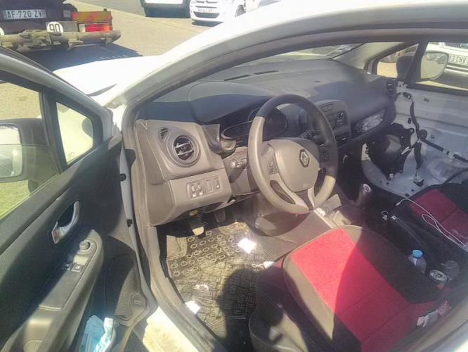 Image Feu arriere secondaire gauche (feux) - RENAULT CLIO 4