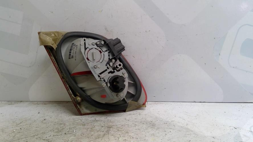 Image Feu arriere secondaire droit (feux) - MERCEDES CLASSE E 210