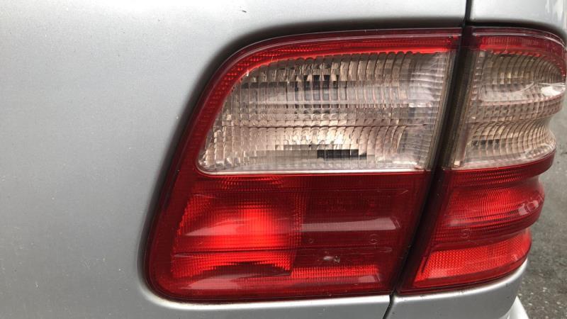 Feu arriere secondaire droit (feux) MERCEDES CLASSE E 210 PHASE 2 BREAK Diesel - 1