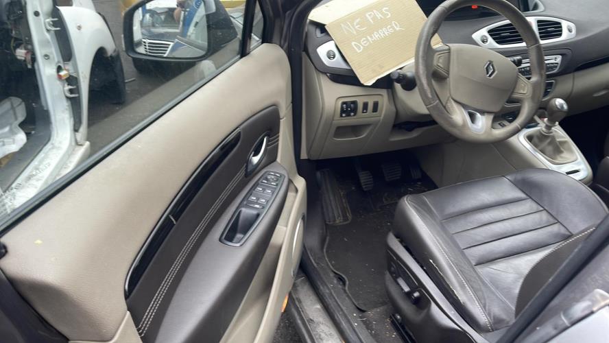 Image Interrupteur de leve vitre arriere droit - RENAULT SCENIC 3