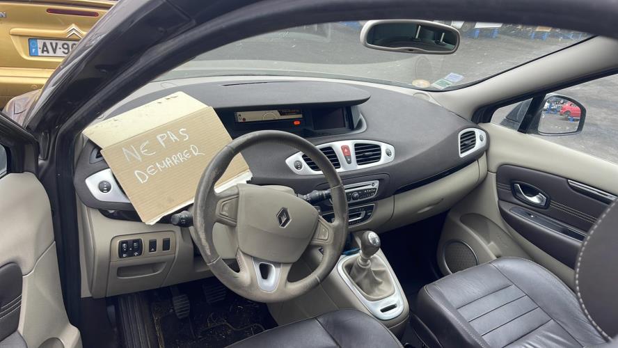 Image Interrupteur de leve vitre arriere droit - RENAULT SCENIC 3