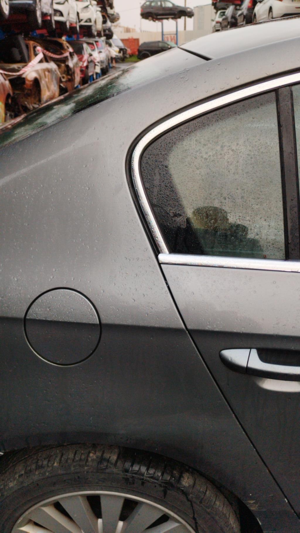Vetro laterale fisso posteriore destro (portiera) VOLKSWAGEN PASSAT 5 Diésel - 1
