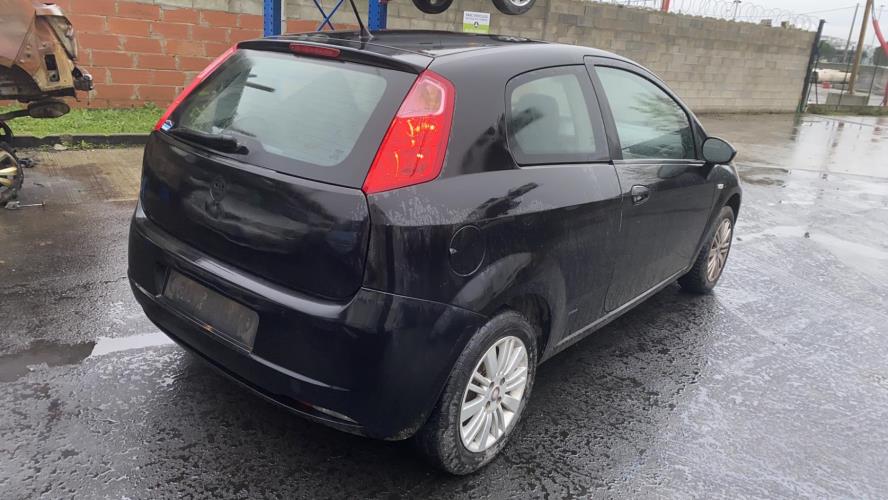 Image Pare choc avant - FIAT GRANDE PUNTO