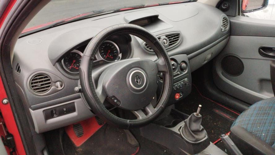 Image Attache ceinture avant droit - RENAULT CLIO 3