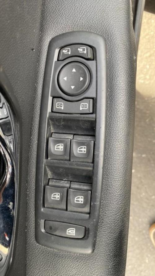 Image Interrupteur de leve vitre avant gauche - RENAULT FLUENCE