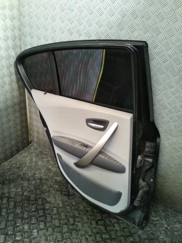 Puerta trasera izquierda