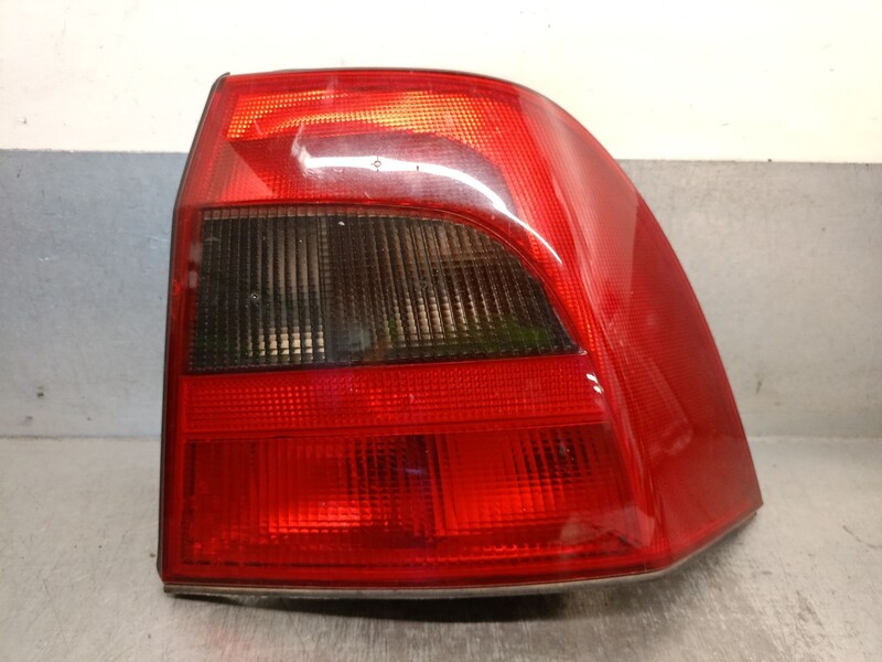 Fanale posteriore principale destro (luci) OPEL VECTRA B Hatchback (J96) 1.6 i 16V Gasolina - 1