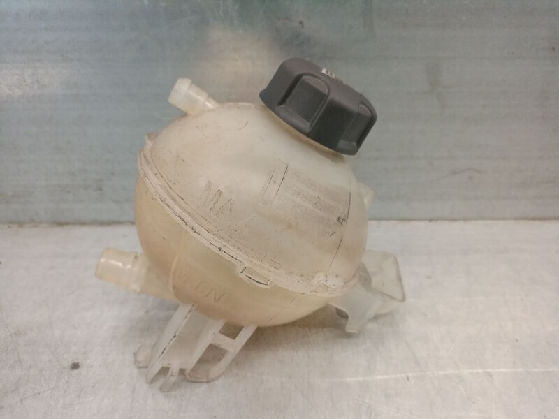 Vase d'expansion CITROËN C4 GRAND PICASSO II (DA_, DE_) 2.0 BlueHDi 150 Diesel - 1