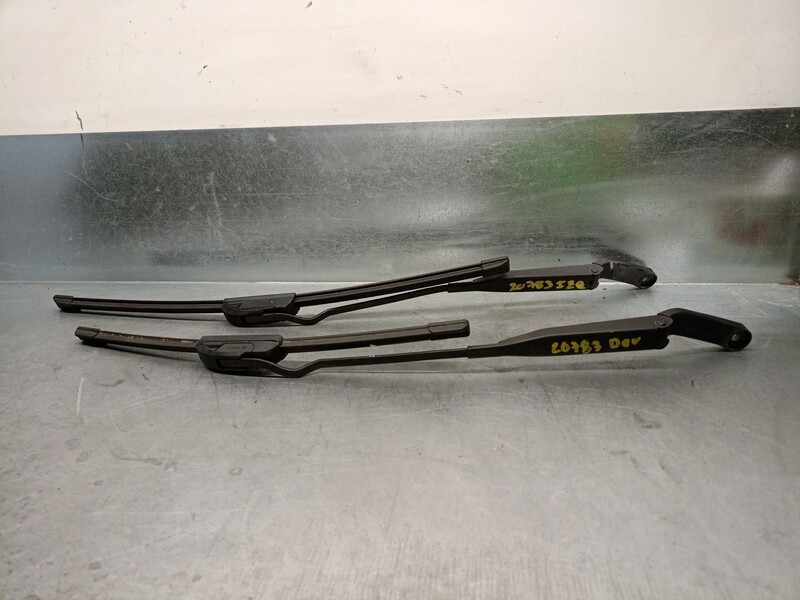 Braccio tergicristallo anteriore destro VOLVO 460 (464) 2.0 Gasolina - 1