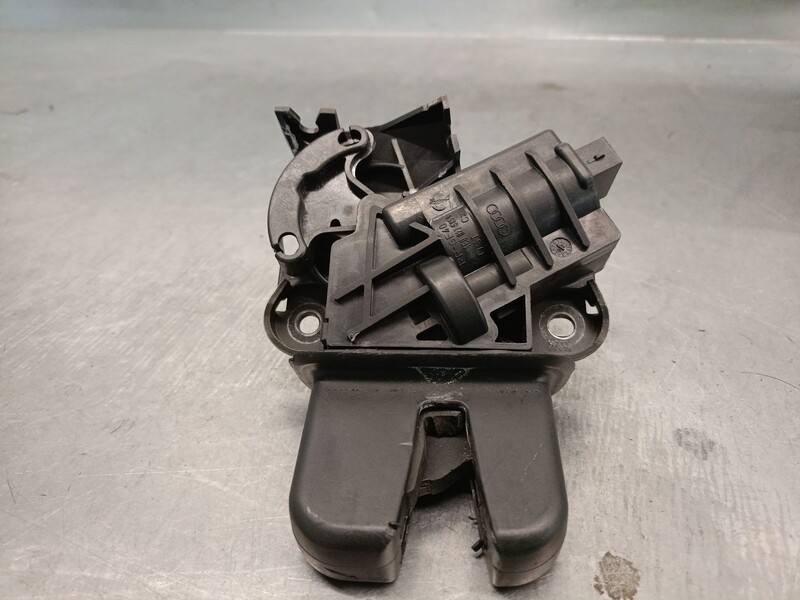 Serrure de coffre AUDI A8 (4E2) 4.2 V8 40V Essence - 1