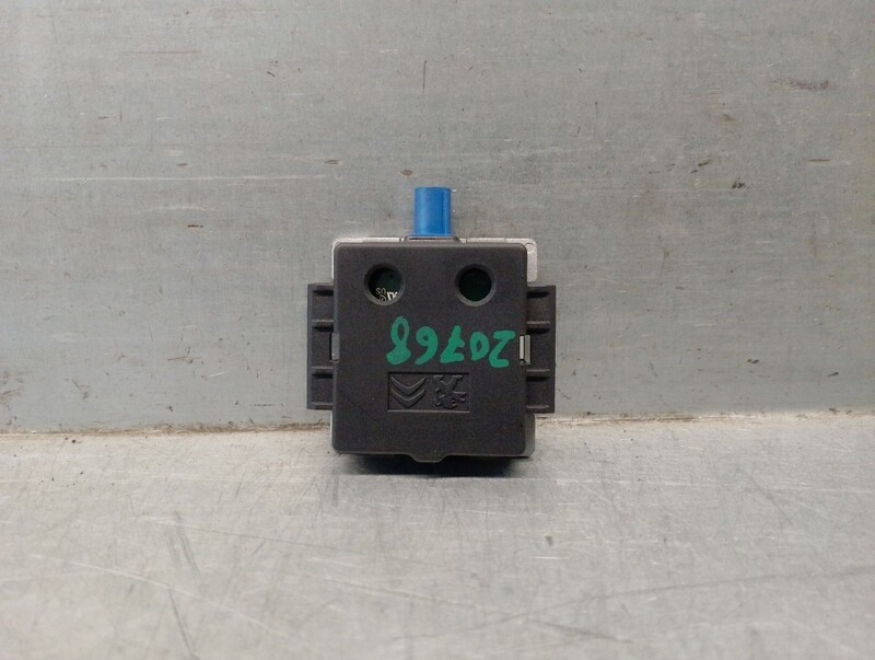 Module électronique PEUGEOT 208 II (UB_, UP_, UW_, UJ_) 1.2 PureTech 100 Essence - 1