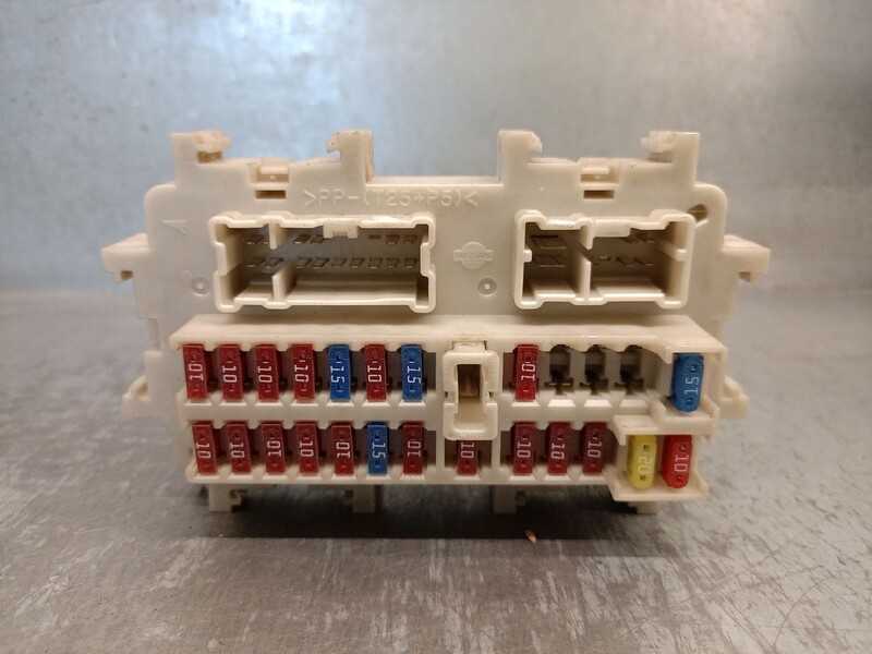 Boitier servitude moteur (BSM) NISSAN PATHFINDER III (R51) 2.5 dCi 4WD Diesel - 1