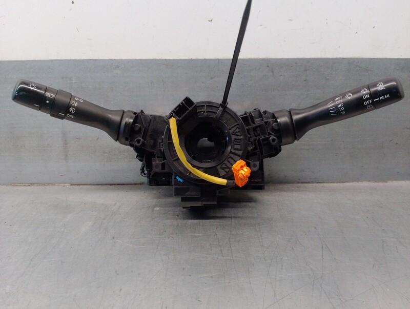 Commodo phare TOYOTA YARIS (_P9_) 1.4 D-4D Diesel - 1