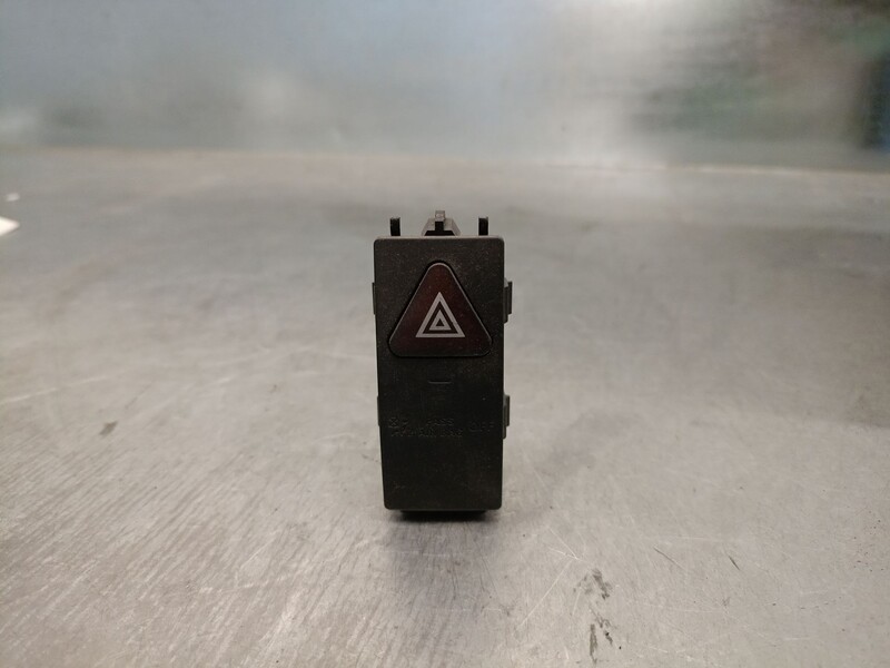 Bouton de warning MERCEDES-BENZ CLASE E (W212) E 500 4-matic Essence - 1