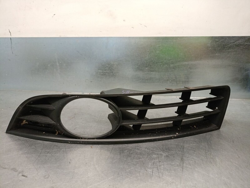 Grille de calandre gauche VOLKSWAGEN PASSAT VARIANT (3C5) 2.0 TDI Diesel - 1