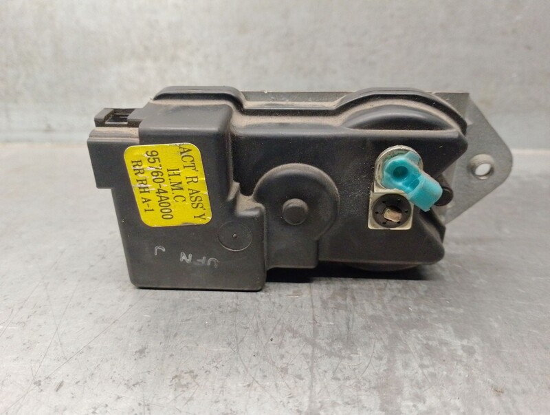 Serrure arriere droit HYUNDAI H-1 / STAREX Autobús (A1) 2.5 TD Diesel - 1