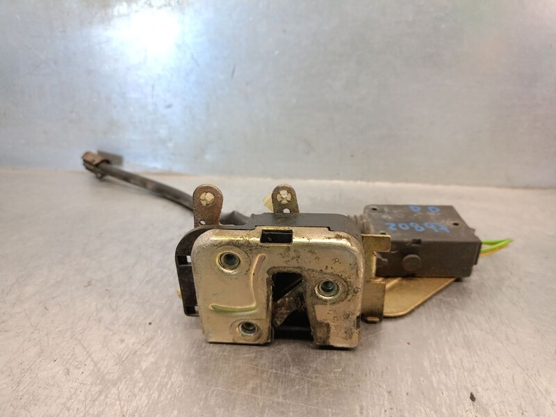 Serrure avant droit VOLVO 440 (445) 2.0 Essence - 1