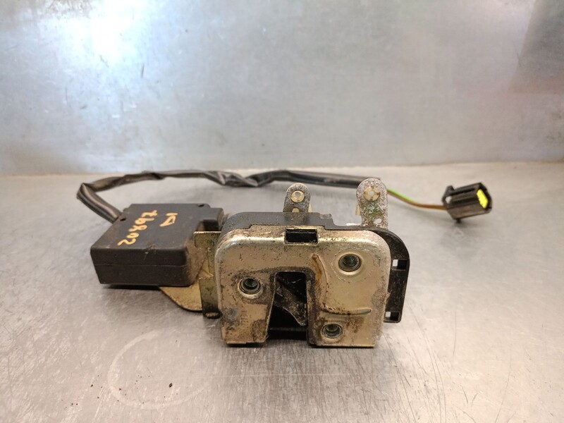 Serrure avant gauche VOLVO 440 (445) 2.0 Essence - 1