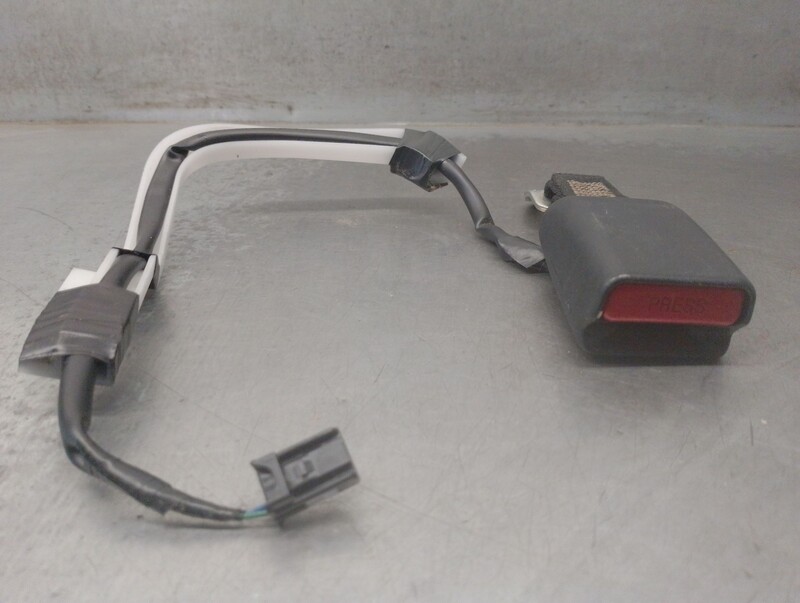 Aggancio cintura sicurezza posteriore sinistro LEXUS IS III (_E3_) 300h  - 1