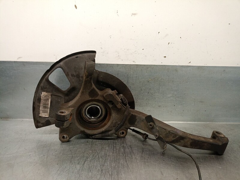 Fusee avant gauche SSANGYONG RODIUS I 2.7 Xdi Diesel - 1