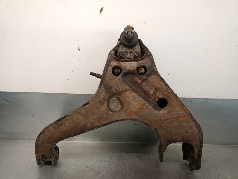 Triangolo inferiore anteriore sinistro MITSUBISHI MONTERO CLASSIC (V2_W, V6_W, V7_W) 2.5 TD Diésel - 1