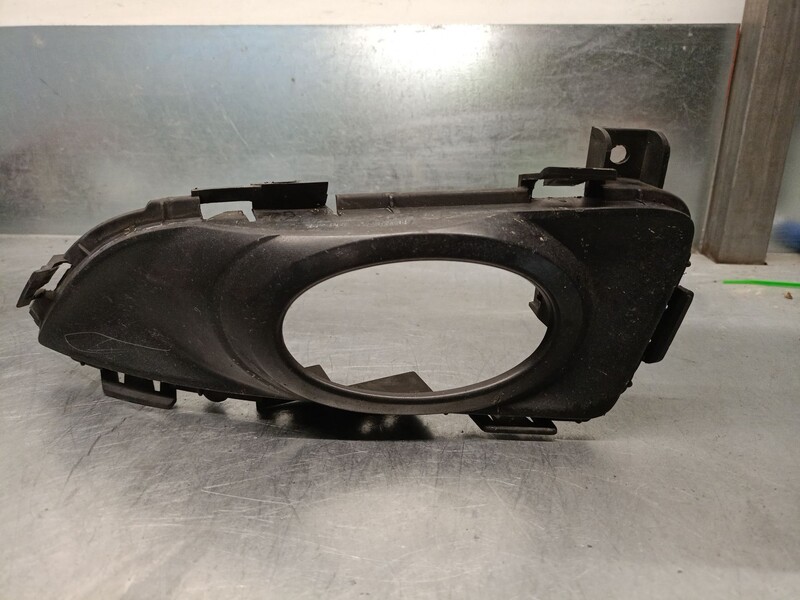 Grille de calandre gauche MAZDA 3 (BK) 1.6 DI Turbo Diesel - 1