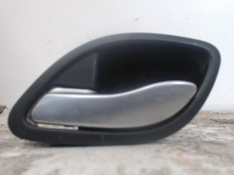 Poignee interieur avant droit RENAULT LAGUNA Diesel - 1