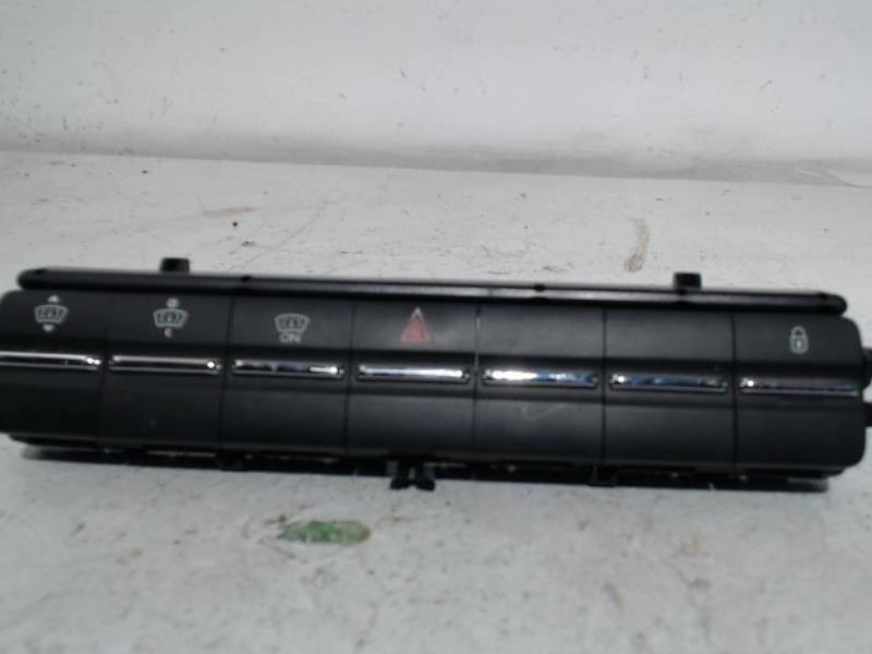 Bouton de warning PEUGEOT 5008 Diesel - 1