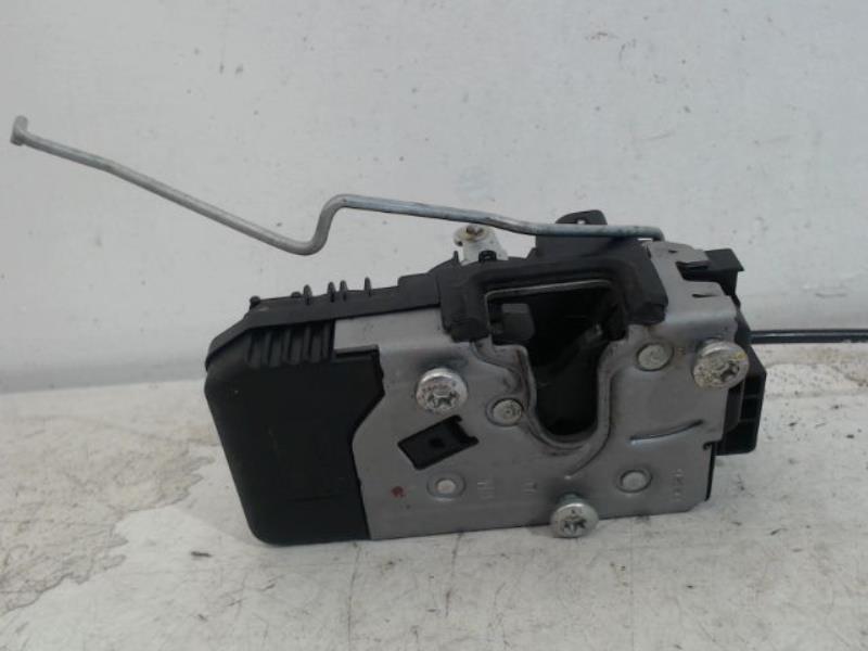 Serrure arriere gauche OPEL VIVARO Diesel - 1