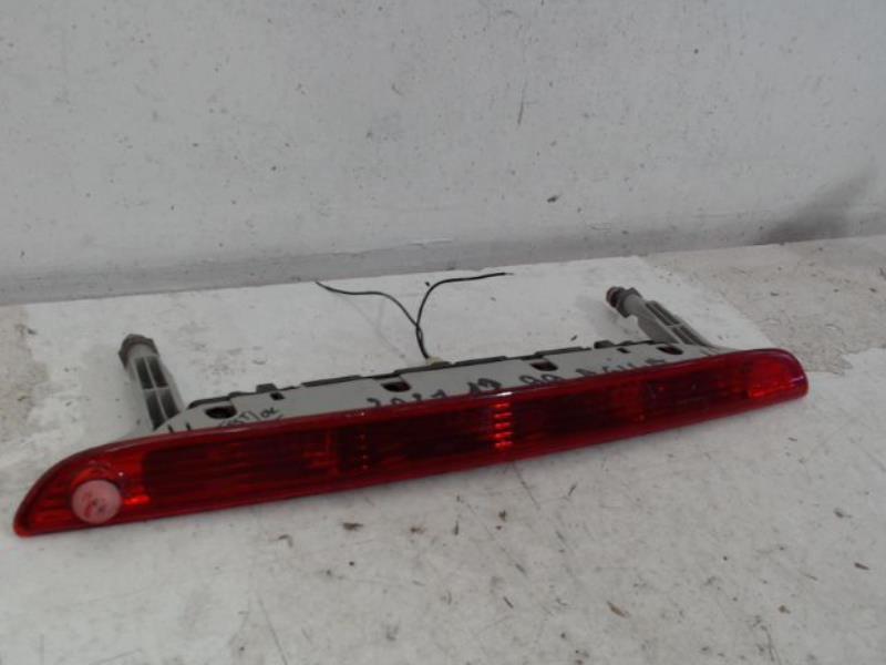 Feu arriere stop central OPEL AGILA Essence - 1