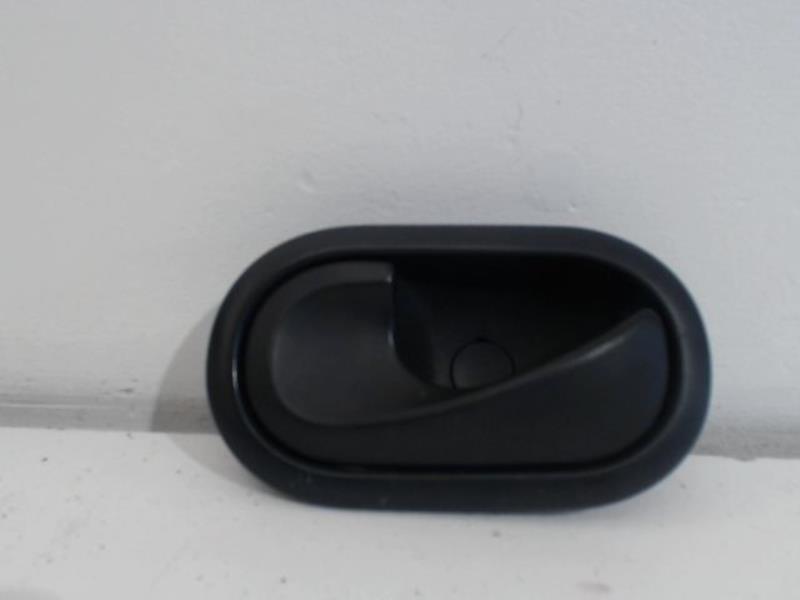 Poignee interieur avant gauche RENAULT MEGANE Diesel - 1