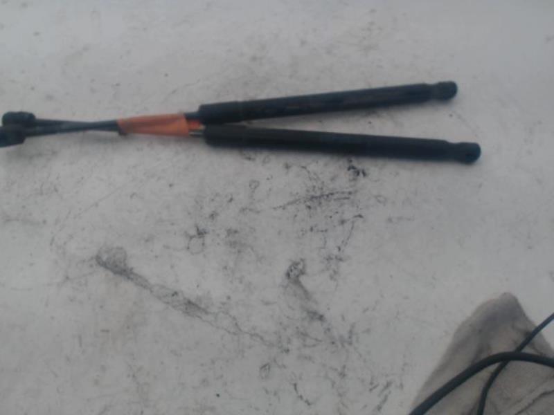 Verin de coffre droit RENAULT MEGANE Diesel - 1