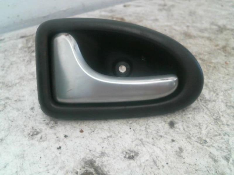 Poignee interieur avant gauche RENAULT CLIO Essence - 1