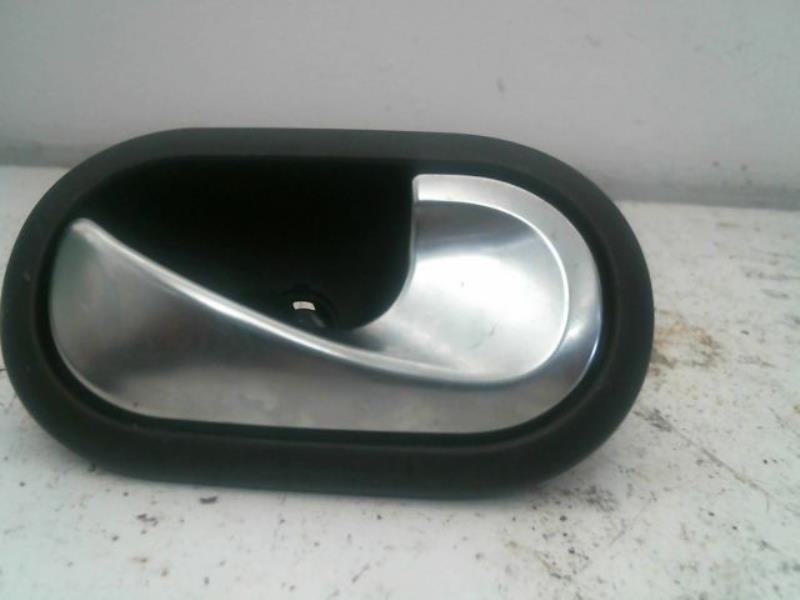 Poignee interieur avant droit RENAULT TWINGO Essence - 1