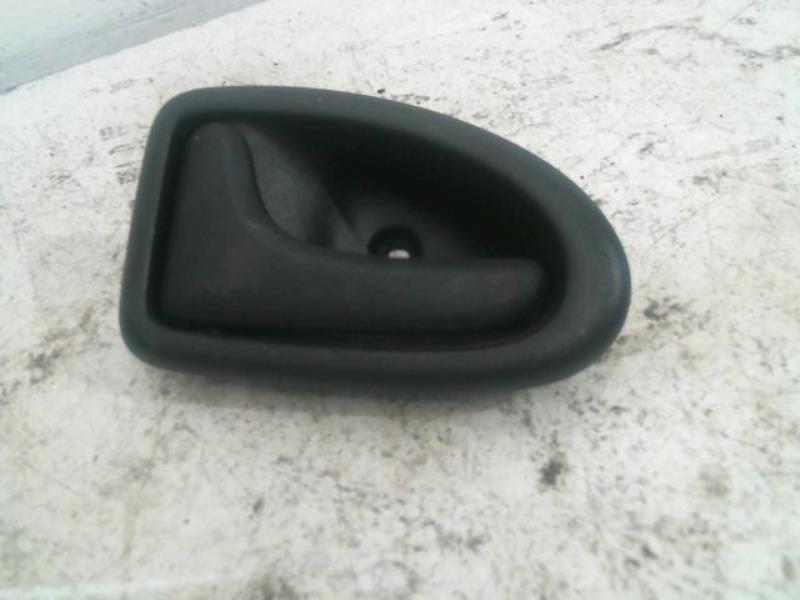 Poignee interieur arriere gauche RENAULT CLIO Essence - 1