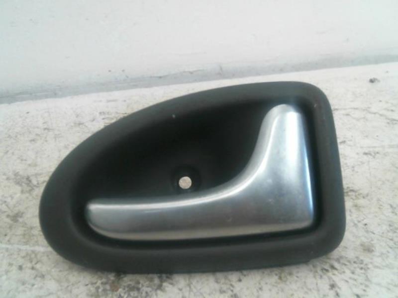 Poignee interieur avant droit RENAULT MEGANE Essence - 1
