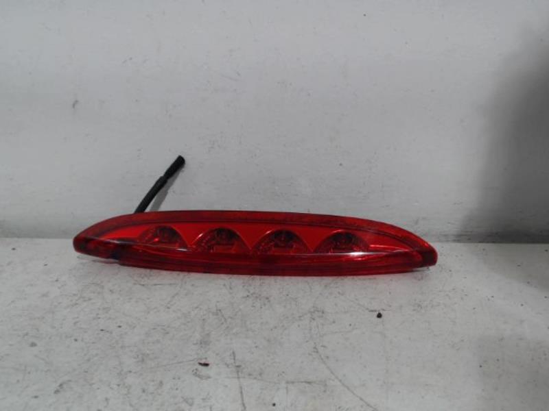 Feu arriere stop central PEUGEOT 208 Essence - 1