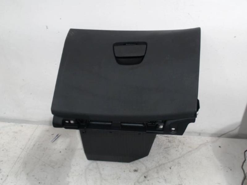 Boite a gants PEUGEOT 2008 Diesel - 1