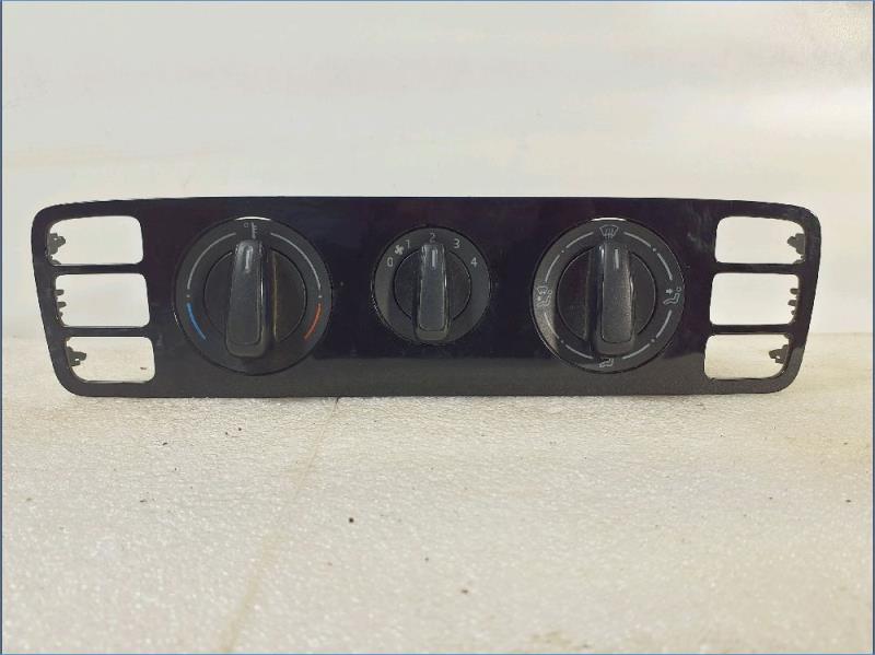 Commande chauffage VOLKSWAGEN UP Essence - 1