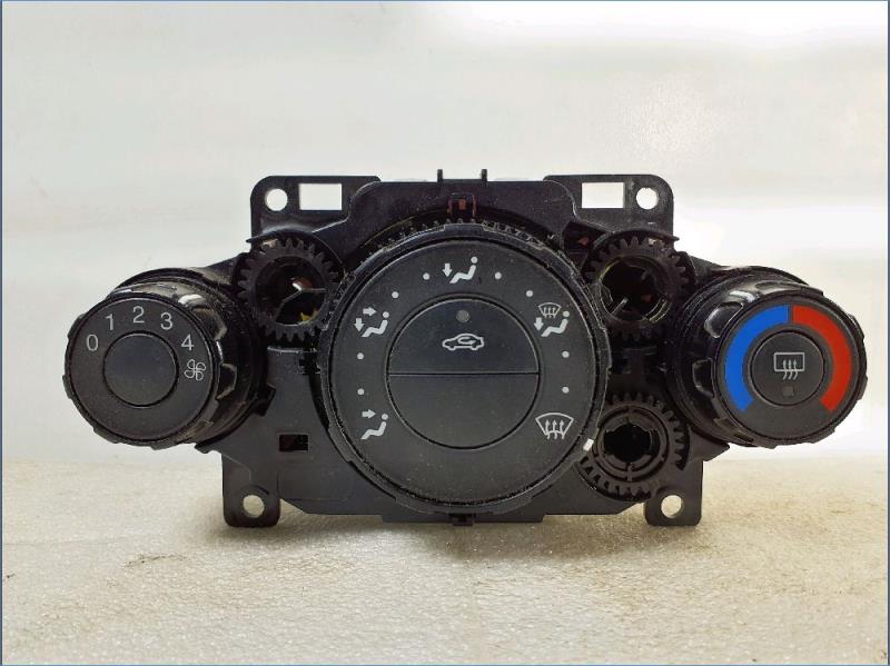 Commande chauffage FORD FIESTA MK8 Diesel - 1