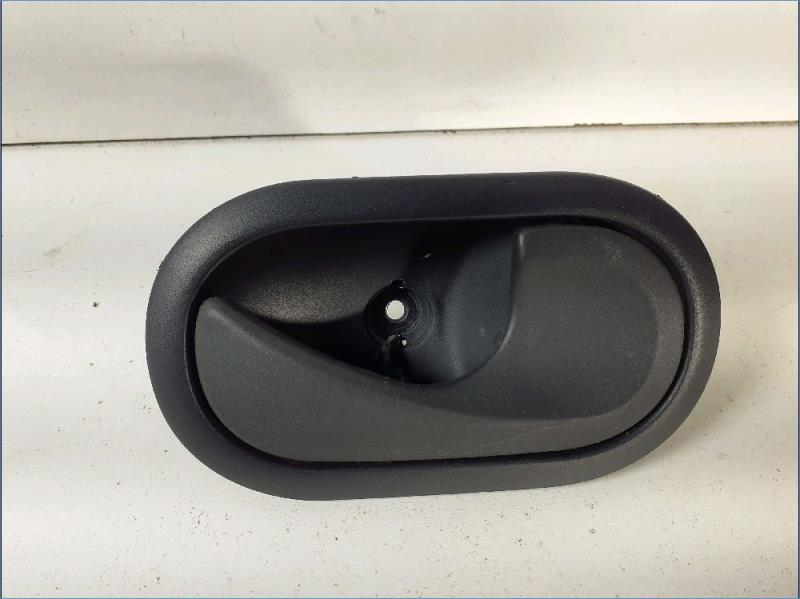 Poignee interieur avant droit RENAULT CLIO 3 Essence - 1