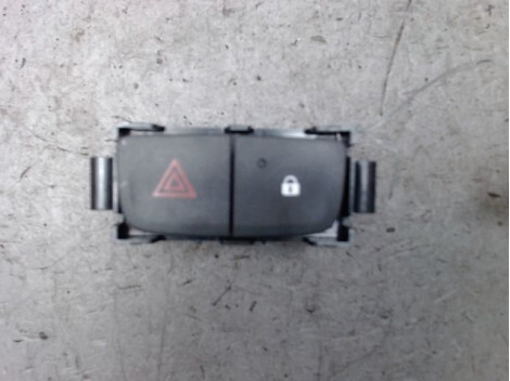 Bouton de warning NISSAN NV300  - 1