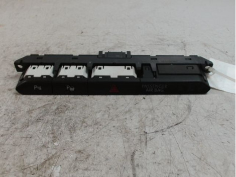 Bouton de warning VOLKSWAGEN PASSAT SW 2005- Diesel - 1