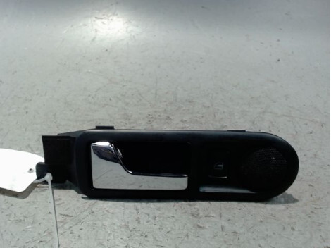 Poignee interieur arriere gauche VOLKSWAGEN PASSAT BREAK 97-2000 Diesel - 1